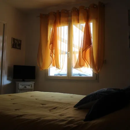 Mili Habitación en casa particular Fillé